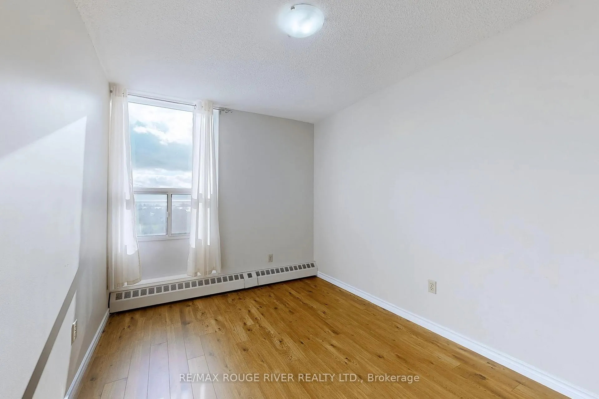 Photo 11 of Unit 1407, 1210 Radom Street, Pickering, Bay Ridges — HOMEH