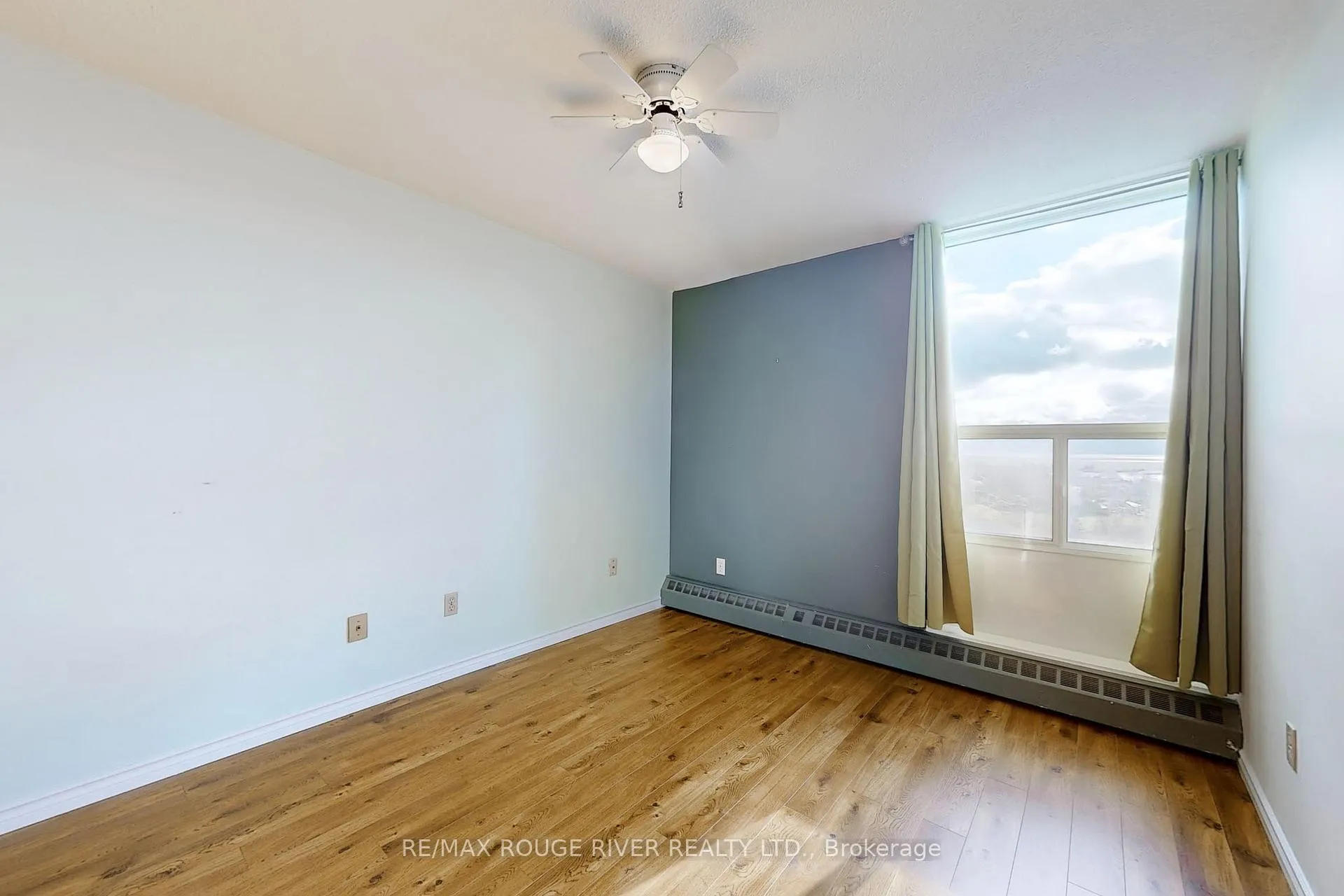 Photo 12 of Unit 1407, 1210 Radom Street, Pickering, Bay Ridges — HOMEH