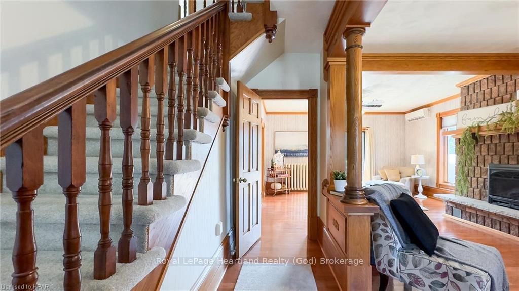 Photo 5 of 123 Elgin Avenue W, Goderich, Goderich (Town) — HOMEH