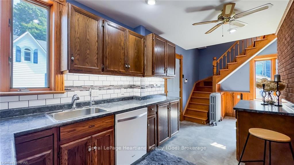 Photo 13 of 123 Elgin Avenue W, Goderich, Goderich (Town) — HOMEH