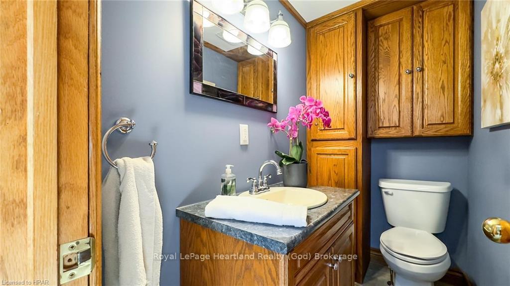 Photo 16 of 123 Elgin Avenue W, Goderich, Goderich (Town) — HOMEH