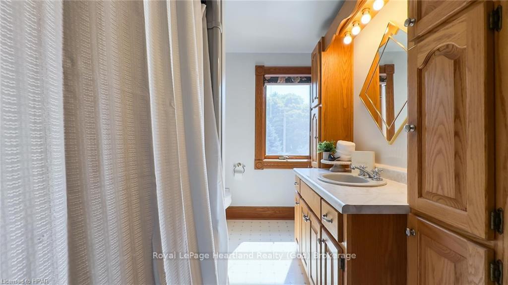 Photo 25 of 123 Elgin Avenue W, Goderich, Goderich (Town) — HOMEH
