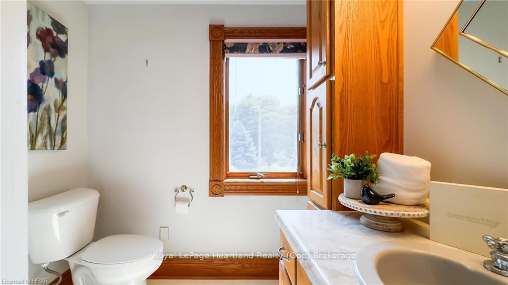 Photo 27 of 123 Elgin Avenue W, Goderich, Goderich (Town) — HOMEH