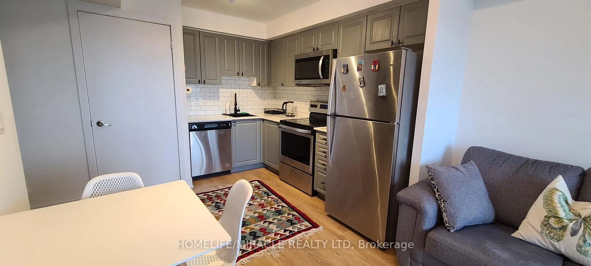 Photo 5 of Unit 901, 1255 Bayly Street, Pickering, Bay Ridges — HOMEH