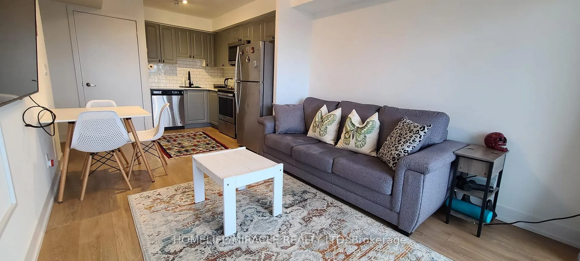 Photo 6 of Unit 901, 1255 Bayly Street, Pickering, Bay Ridges — HOMEH