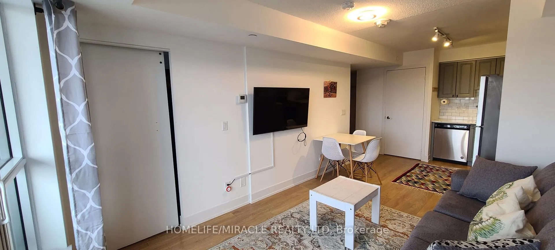 Photo 8 of Unit 901, 1255 Bayly Street, Pickering, Bay Ridges — HOMEH
