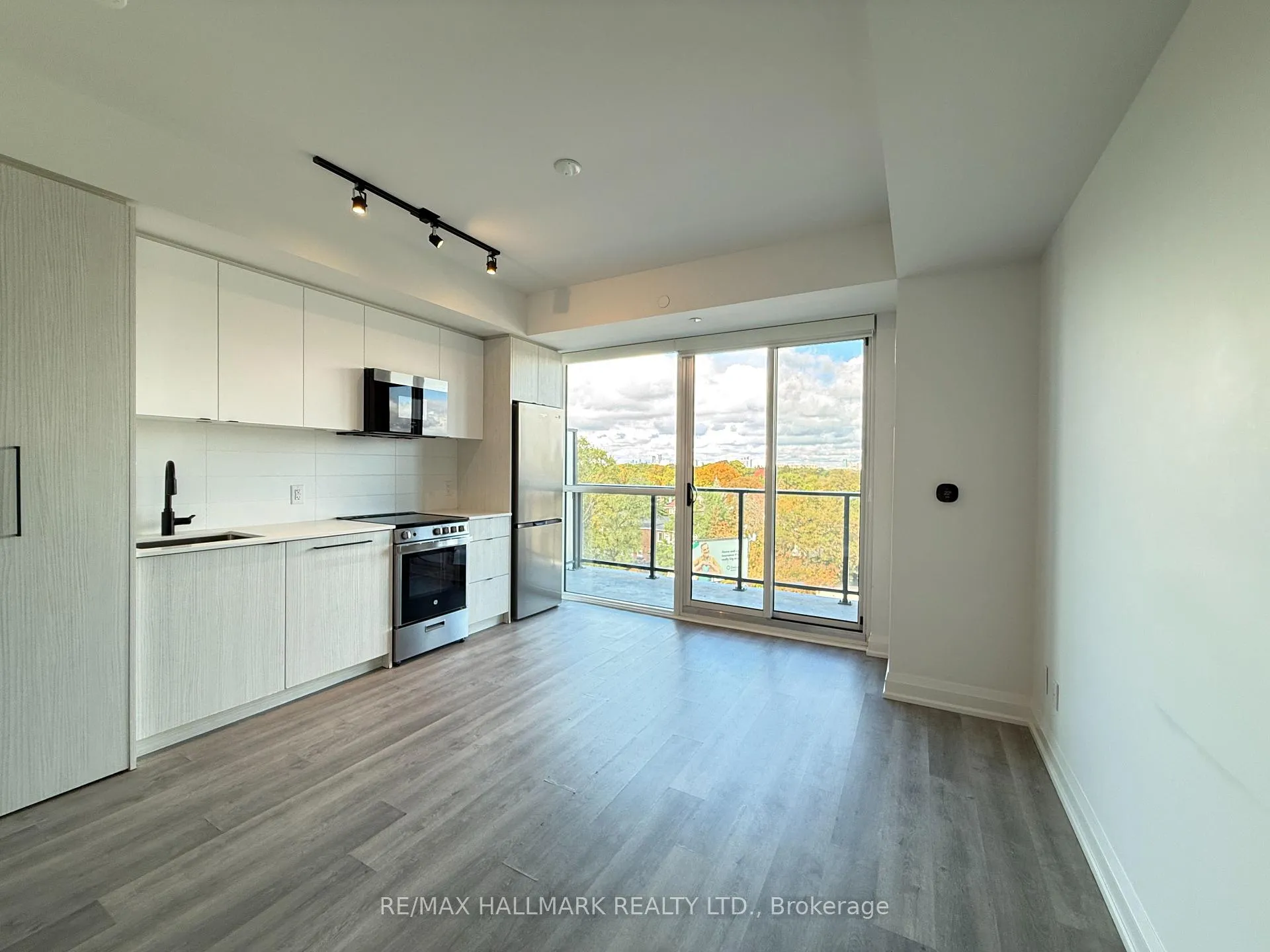 Photo 2 of Unit 606, 2369 Danforth Avenue, Toronto, East End-Danforth — HOMEH