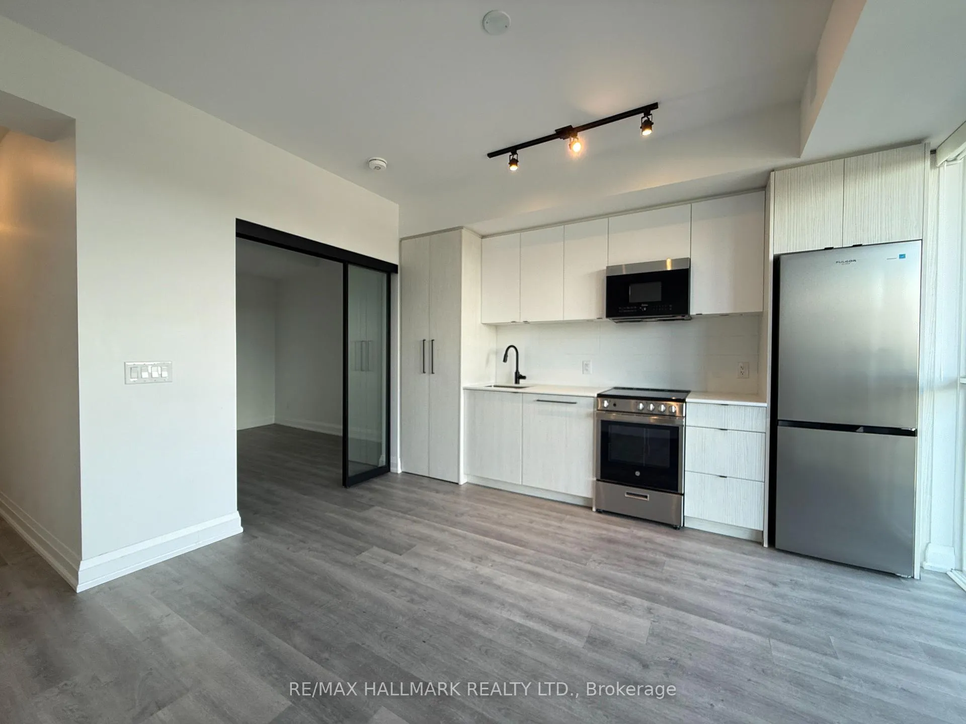 Photo 5 of Unit 606, 2369 Danforth Avenue, Toronto, East End-Danforth — HOMEH
