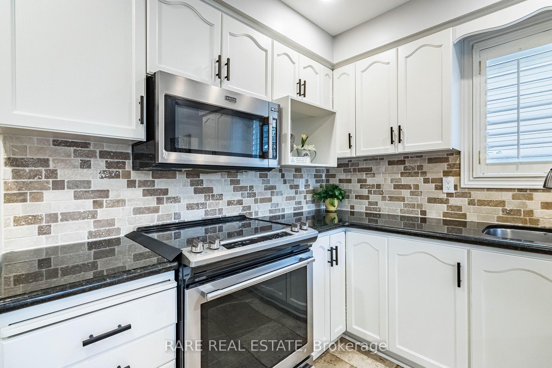 Photo 16 of 2446 Overton Drive, Burlington, Brant Hills — HOMEH