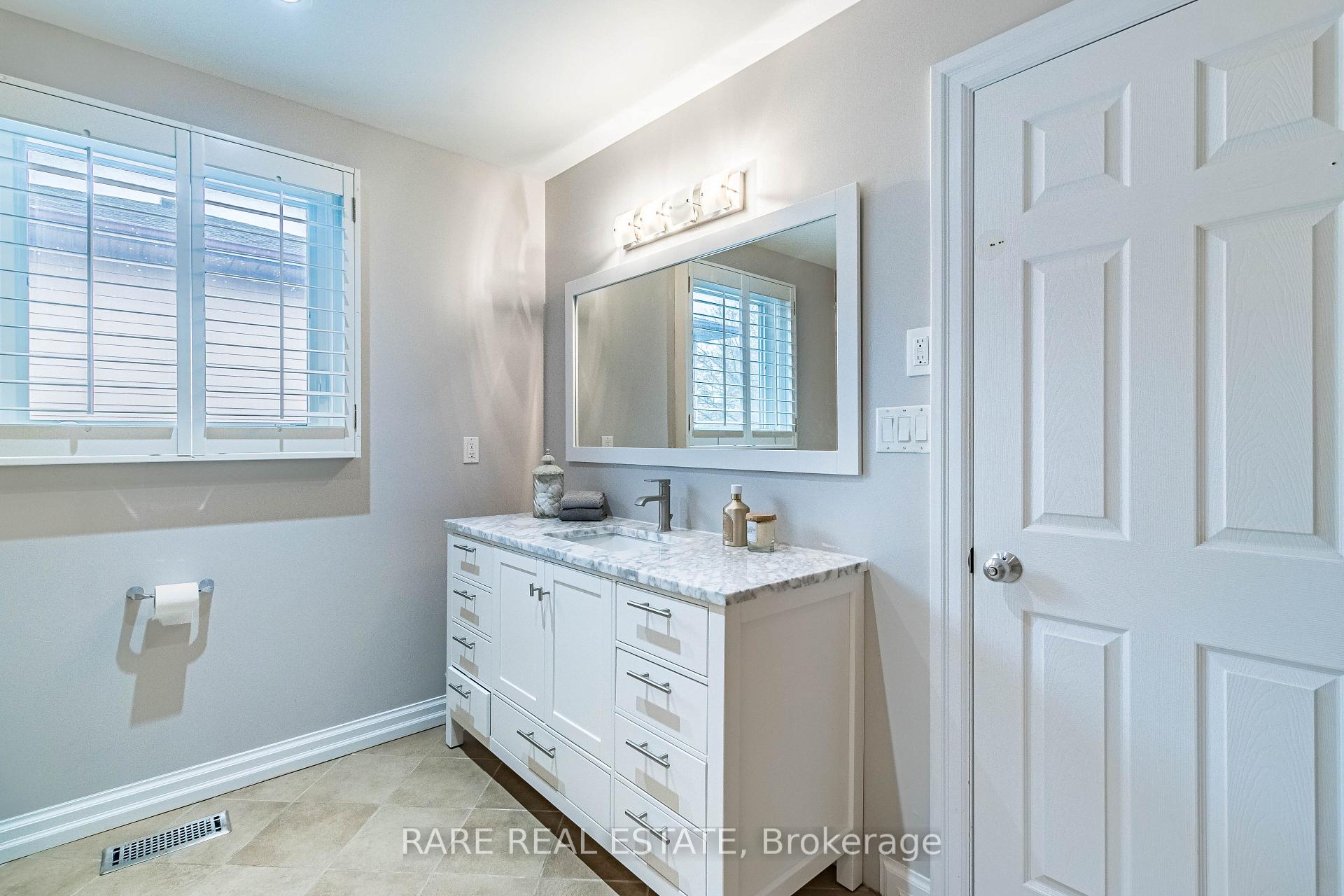 Photo 23 of 2446 Overton Drive, Burlington, Brant Hills — HOMEH