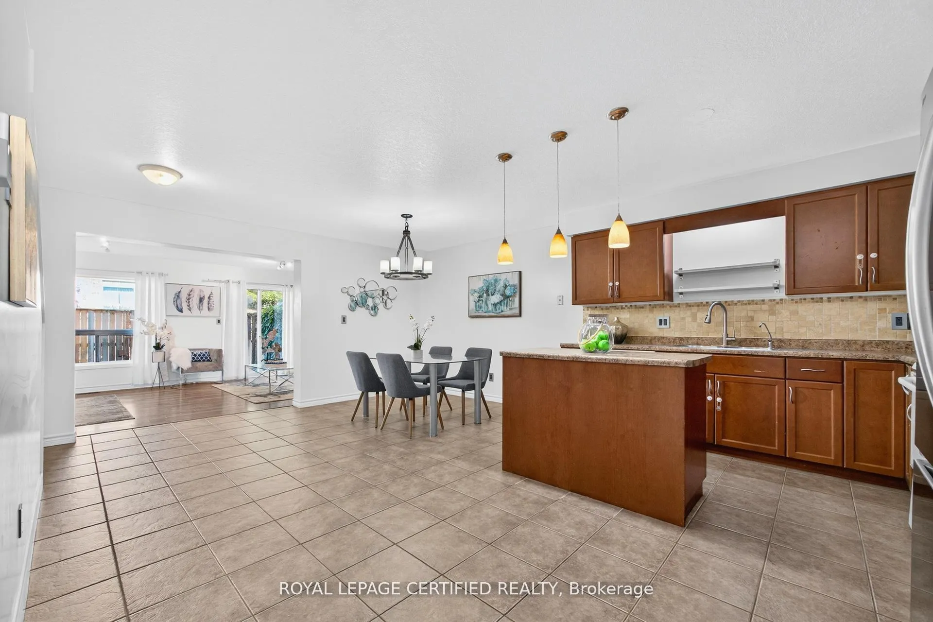 Photo 11 of Unit 2, 20 Shackleton Drive, Guelph, Grange Road — HOMEH