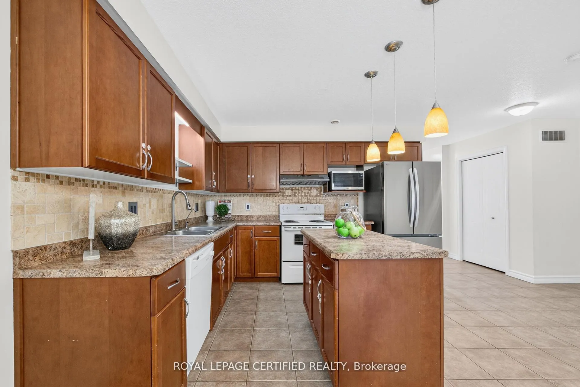 Photo 17 of Unit 2, 20 Shackleton Drive, Guelph, Grange Road — HOMEH