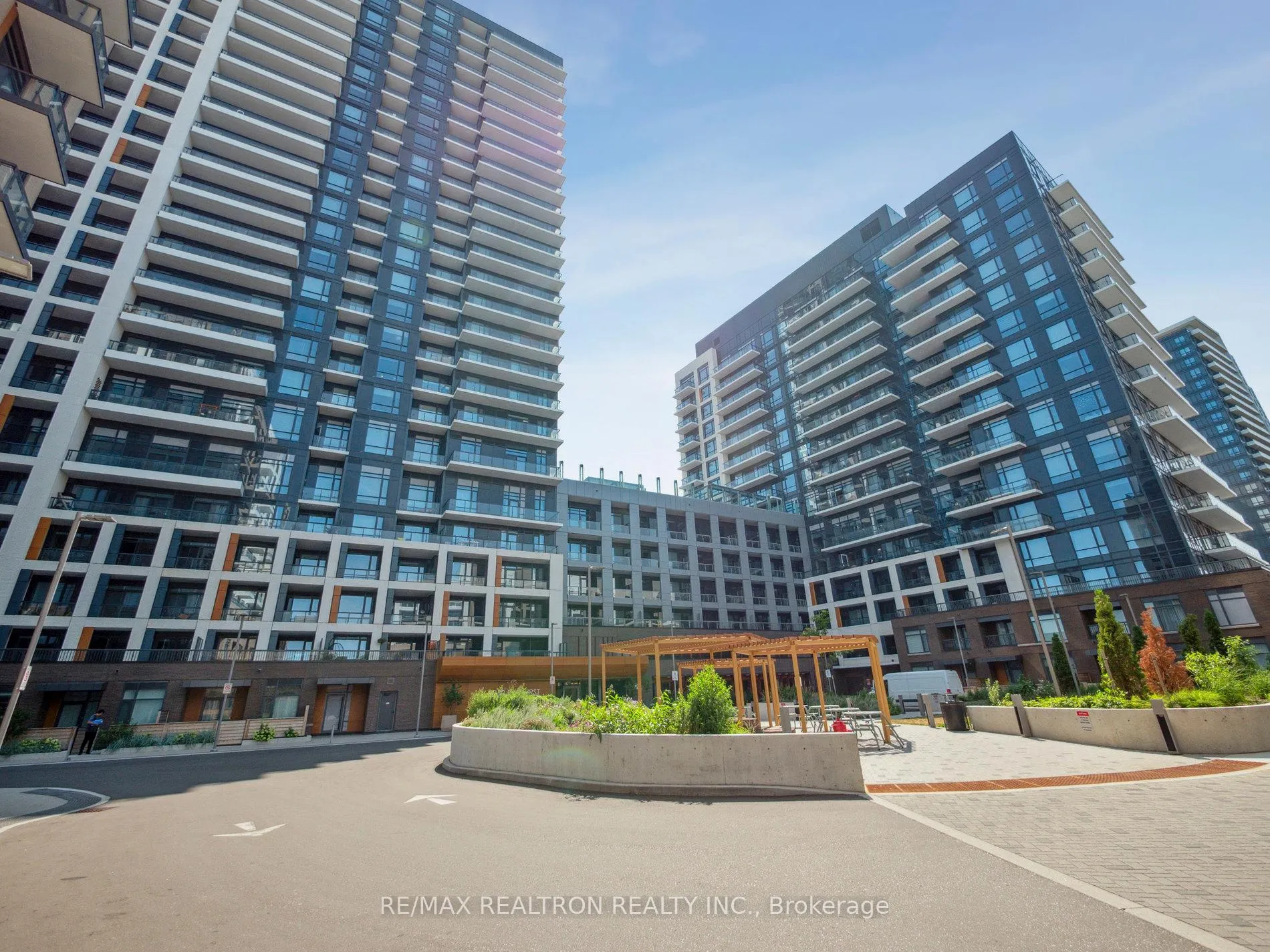Front of Unit 1802, 7950 Bathurst Street