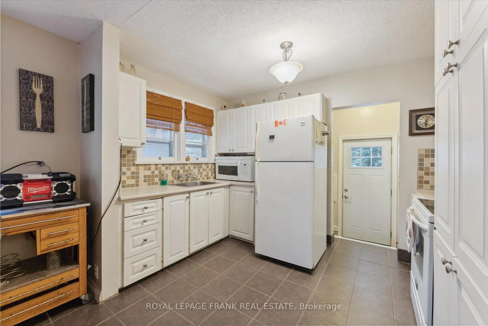 Photo 7 of 135 Lauder Road, Oshawa, O'Neill — HOMEH