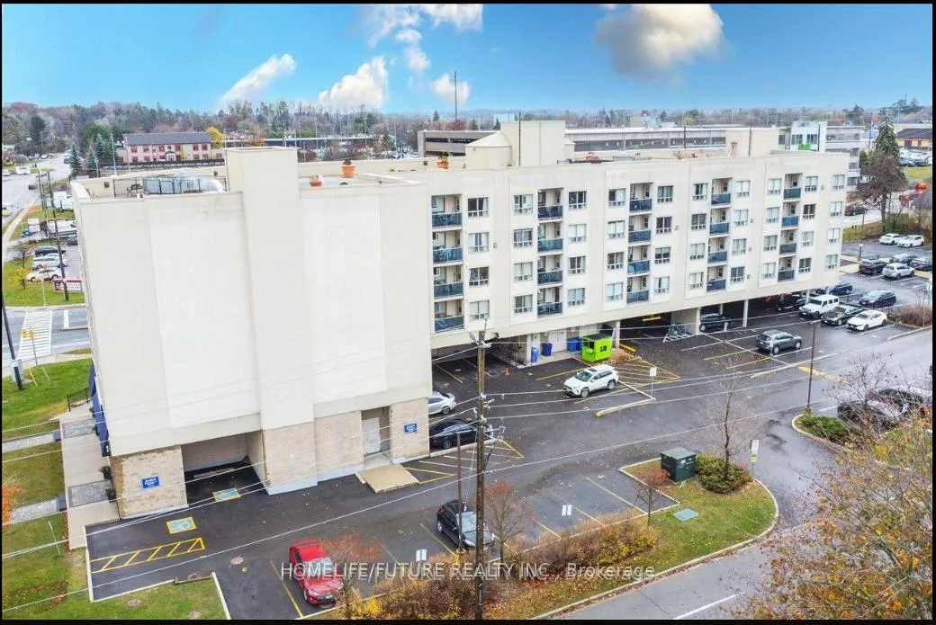 Photo 2 of Unit 314, 160 Wellington Street E, Aurora, Aurora Village — HOMEH