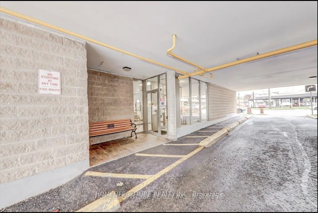 Photo 5 of Unit 314, 160 Wellington Street E, Aurora, Aurora Village — HOMEH