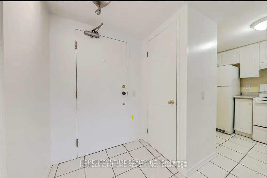 Photo 8 of Unit 314, 160 Wellington Street E, Aurora, Aurora Village — HOMEH