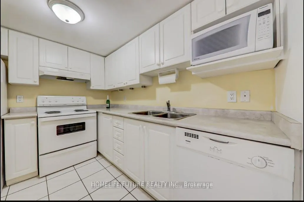 Photo 9 of Unit 314, 160 Wellington Street E, Aurora, Aurora Village — HOMEH