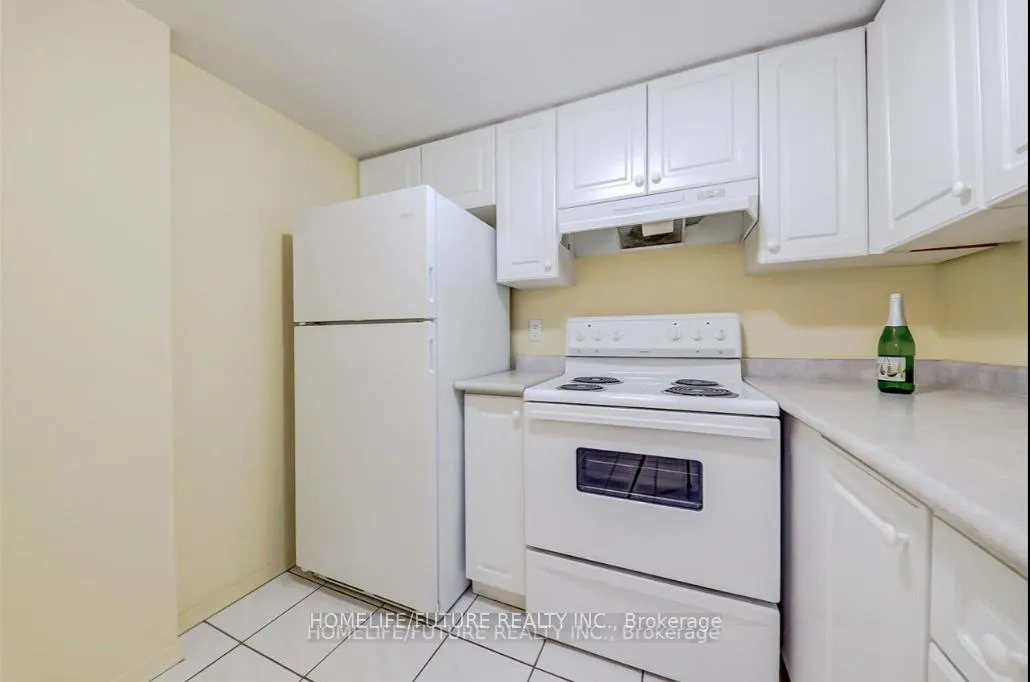 Photo 10 of Unit 314, 160 Wellington Street E, Aurora, Aurora Village — HOMEH