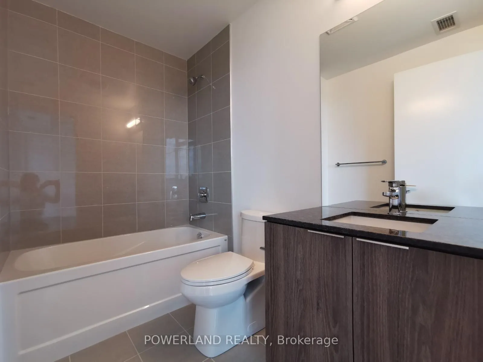 Photo 9 of Unit 1602, 30 Ordnance Street, Toronto, Niagara — HOMEH