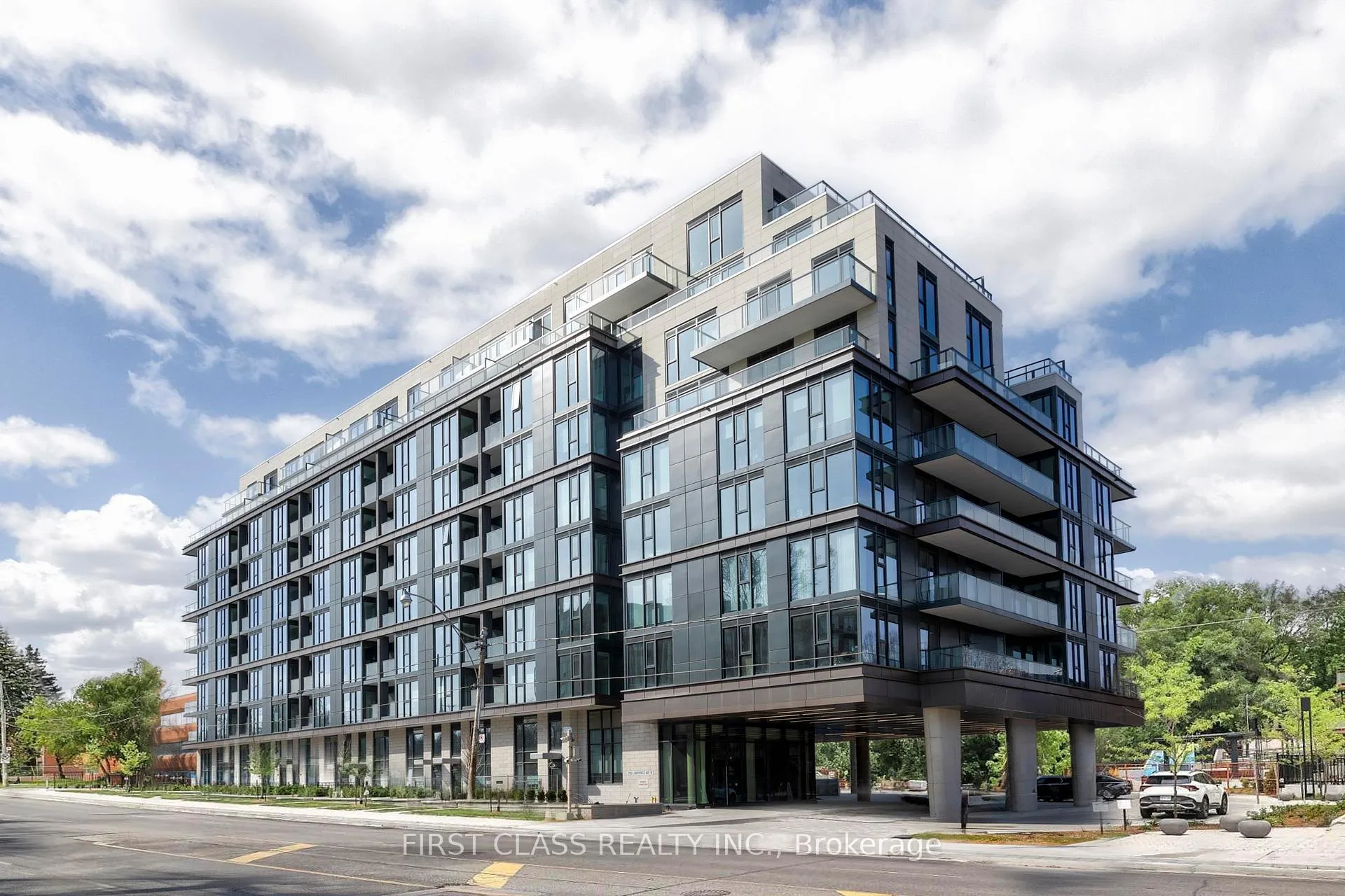 Front of Unit 721, 250 Lawrence Avenue W