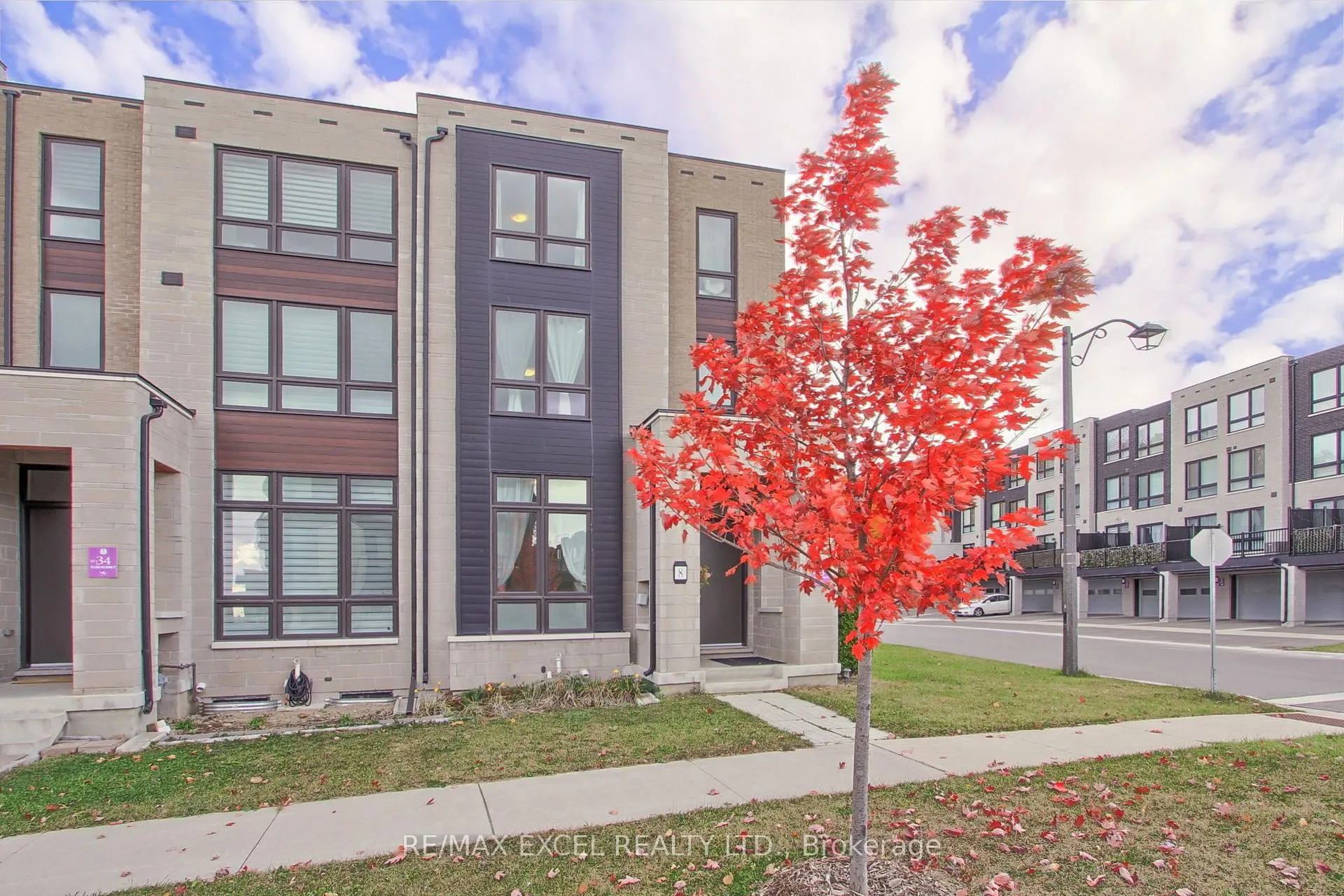 Photo 3 of 8 Lord Melborne Street, Markham, Victoria Square — HOMEH