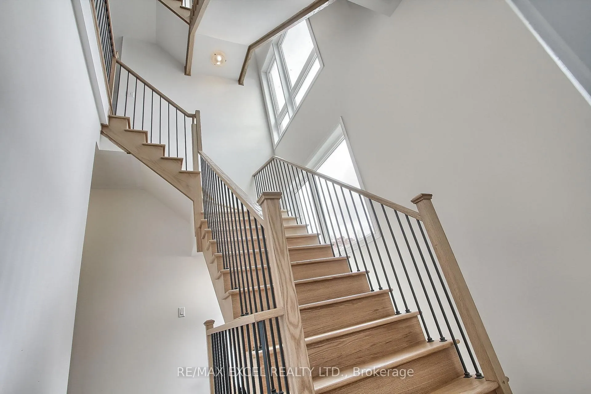 Photo 5 of 8 Lord Melborne Street, Markham, Victoria Square — HOMEH