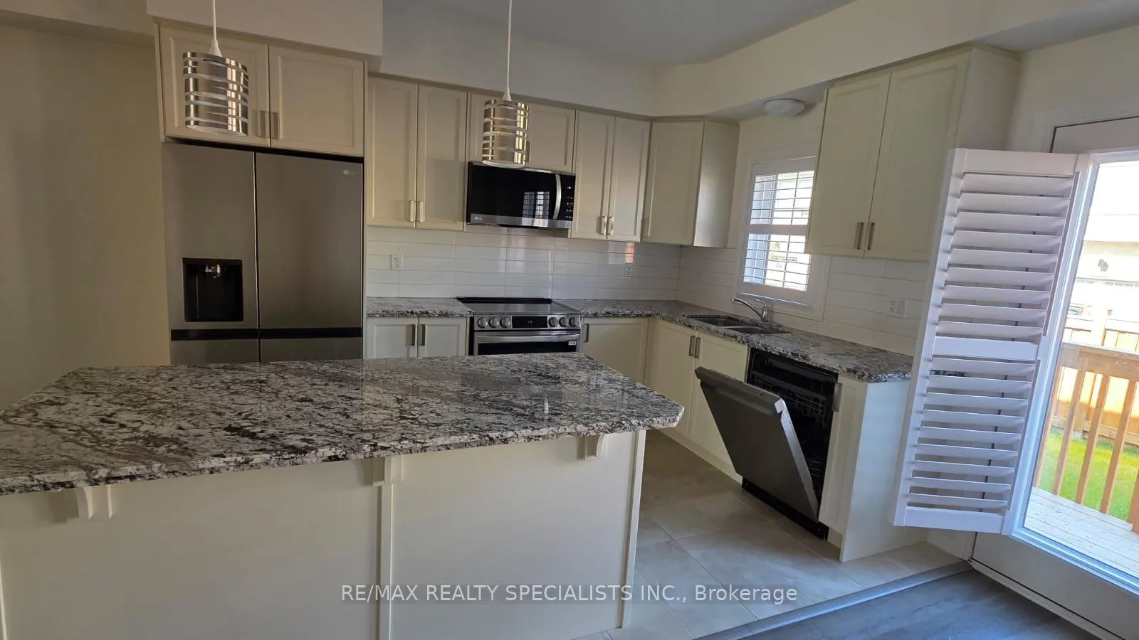 Photo 2 of Unit 108, 305 Garner Drive W, Hamilton, Ancaster — HOMEH