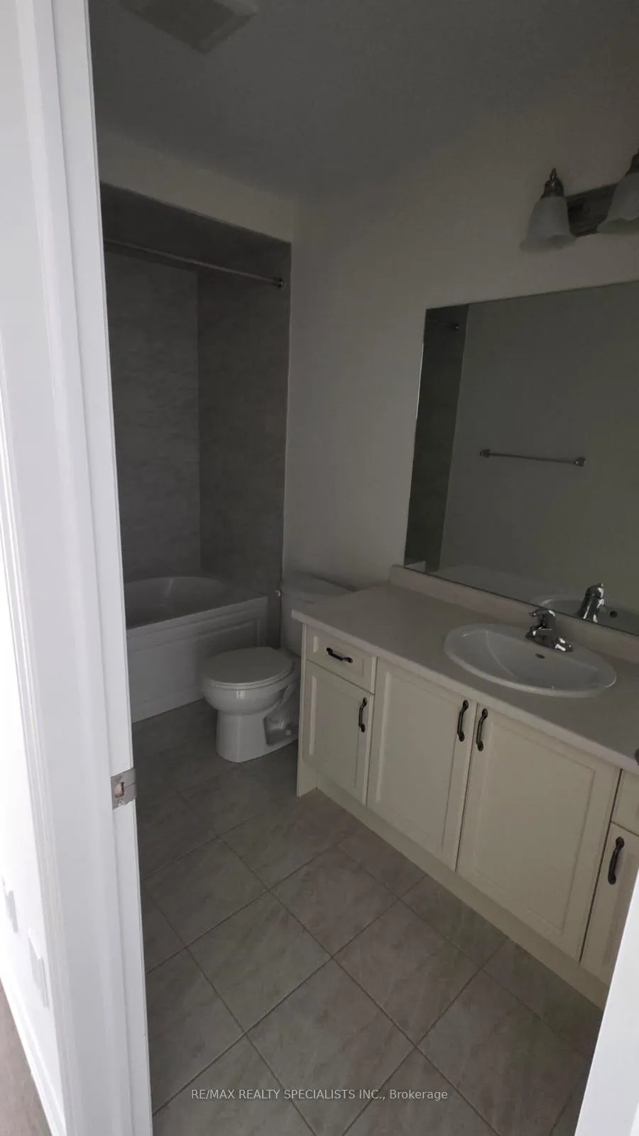 Photo 16 of Unit 108, 305 Garner Drive W, Hamilton, Ancaster — HOMEH
