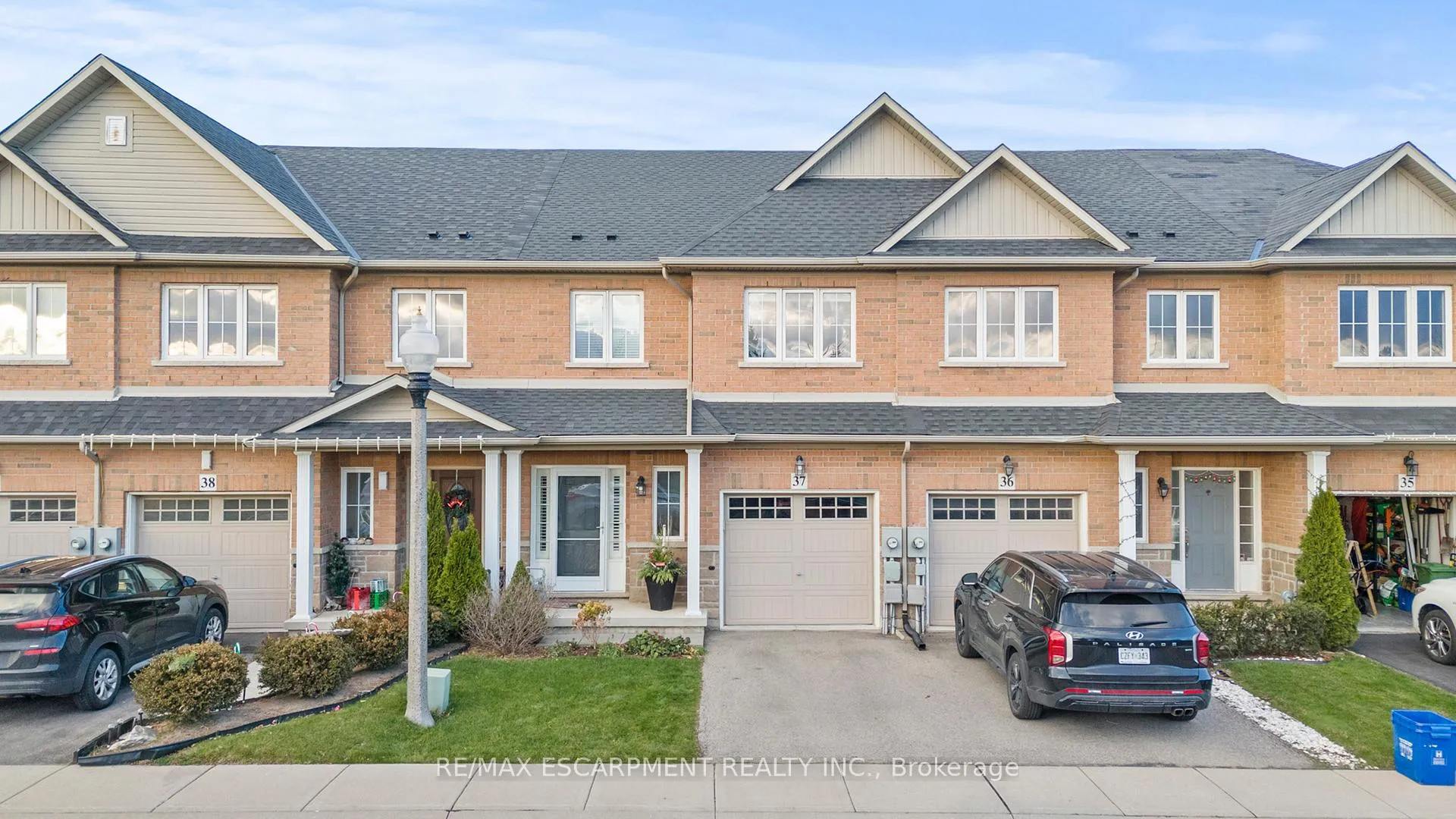 Photo 2 of Unit 37, 170 Palacebeach Trail, Hamilton, Stoney Creek — HOMEH
