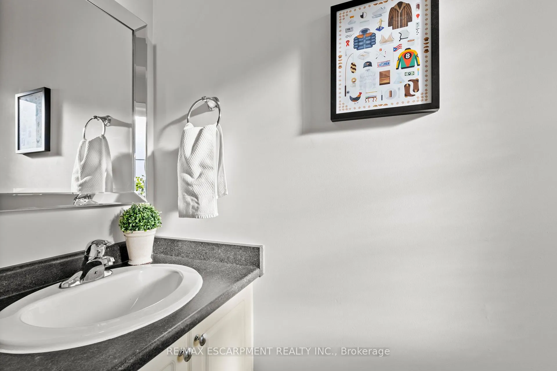 Photo 8 of Unit 37, 170 Palacebeach Trail, Hamilton, Stoney Creek — HOMEH