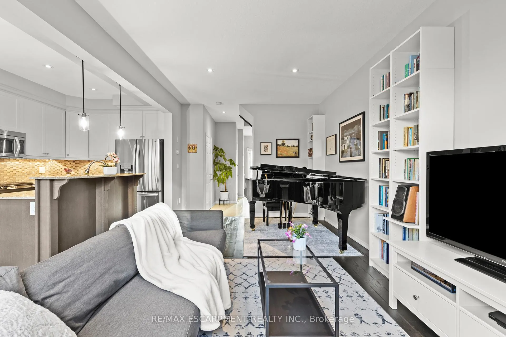 Photo 15 of Unit 37, 170 Palacebeach Trail, Hamilton, Stoney Creek — HOMEH