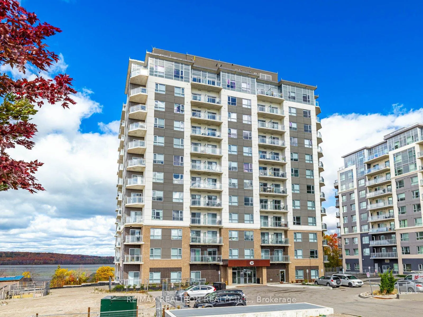 Photo 2 of Unit 506, 56 Lakeside Terrace, Barrie, Little Lake — HOMEH