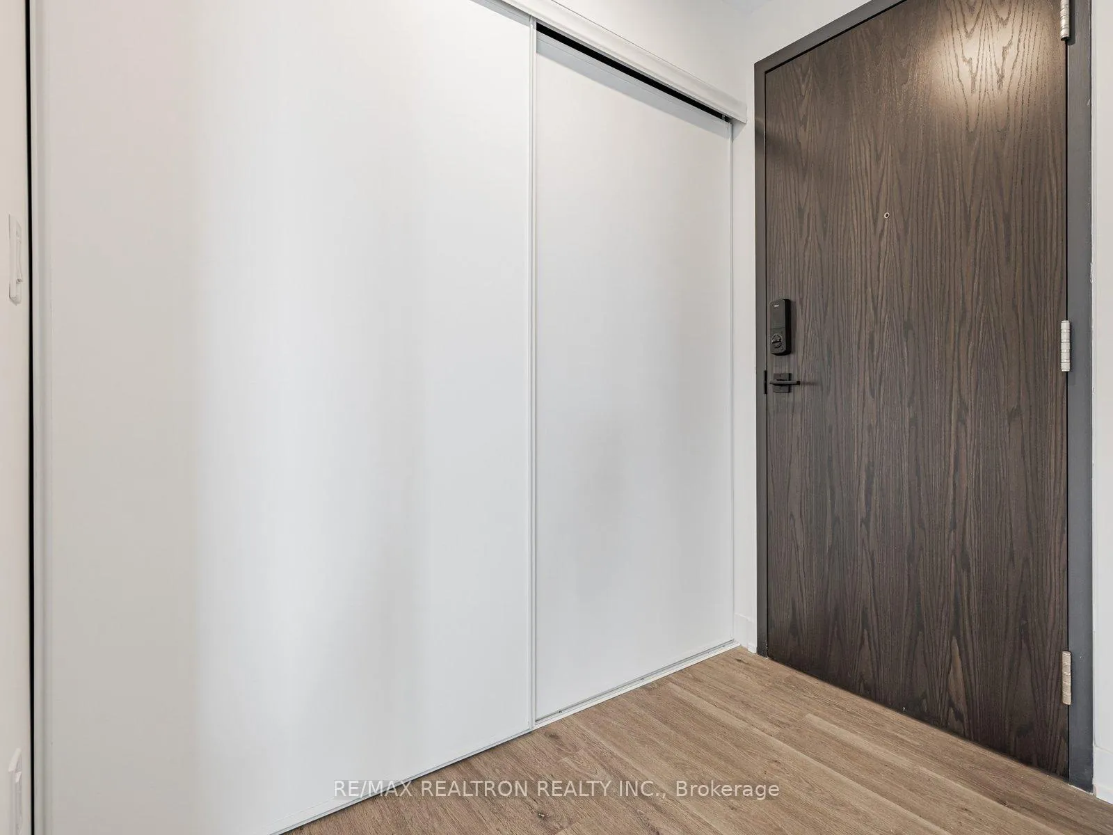 Photo 6 of Unit 506, 56 Lakeside Terrace, Barrie, Little Lake — HOMEH