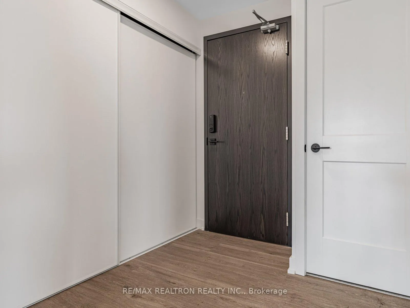 Photo 7 of Unit 506, 56 Lakeside Terrace, Barrie, Little Lake — HOMEH