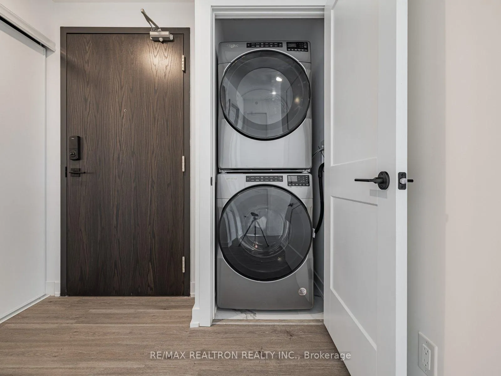 Photo 8 of Unit 506, 56 Lakeside Terrace, Barrie, Little Lake — HOMEH