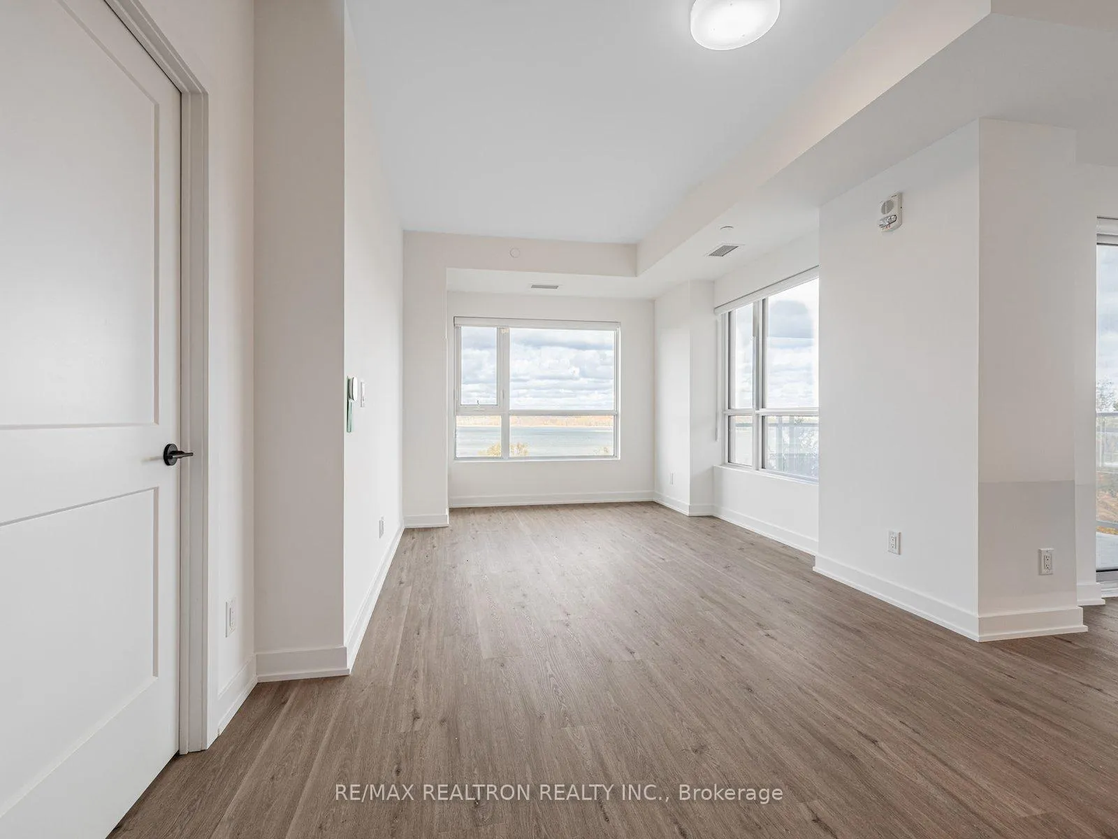 Photo 9 of Unit 506, 56 Lakeside Terrace, Barrie, Little Lake — HOMEH
