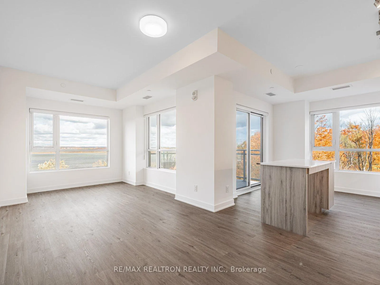 Photo 11 of Unit 506, 56 Lakeside Terrace, Barrie, Little Lake — HOMEH