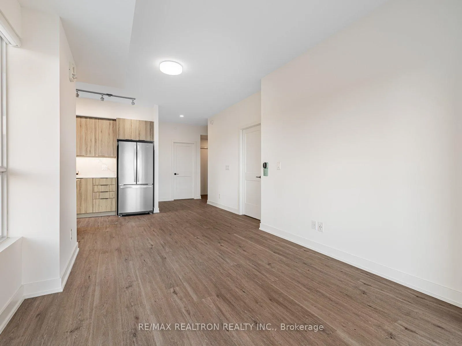 Photo 13 of Unit 506, 56 Lakeside Terrace, Barrie, Little Lake — HOMEH