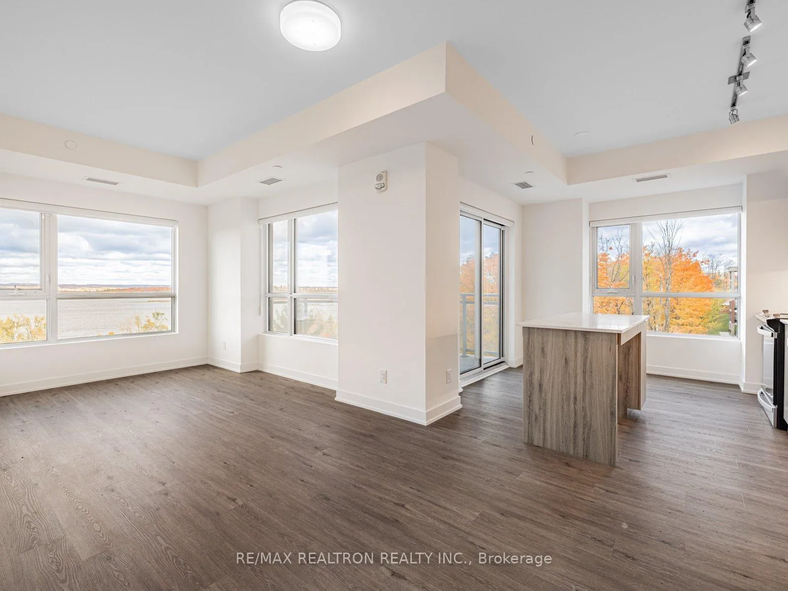 Photo 15 of Unit 506, 56 Lakeside Terrace, Barrie, Little Lake — HOMEH