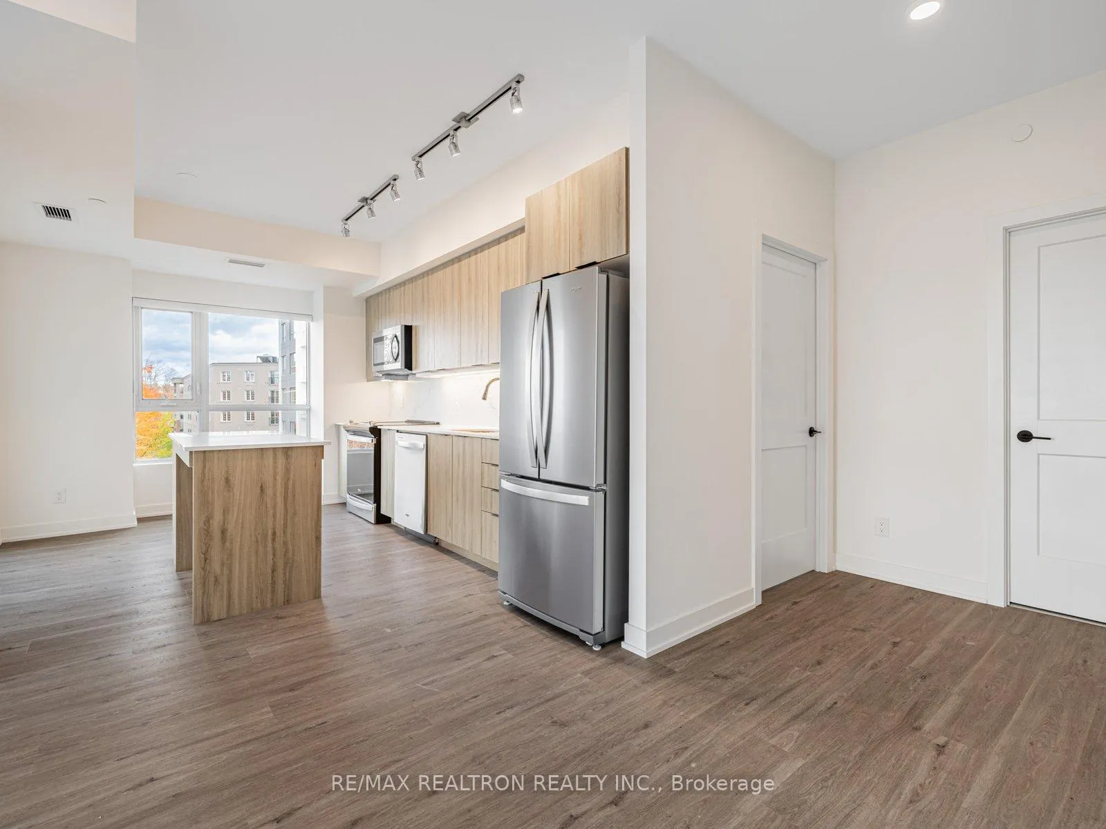 Photo 16 of Unit 506, 56 Lakeside Terrace, Barrie, Little Lake — HOMEH