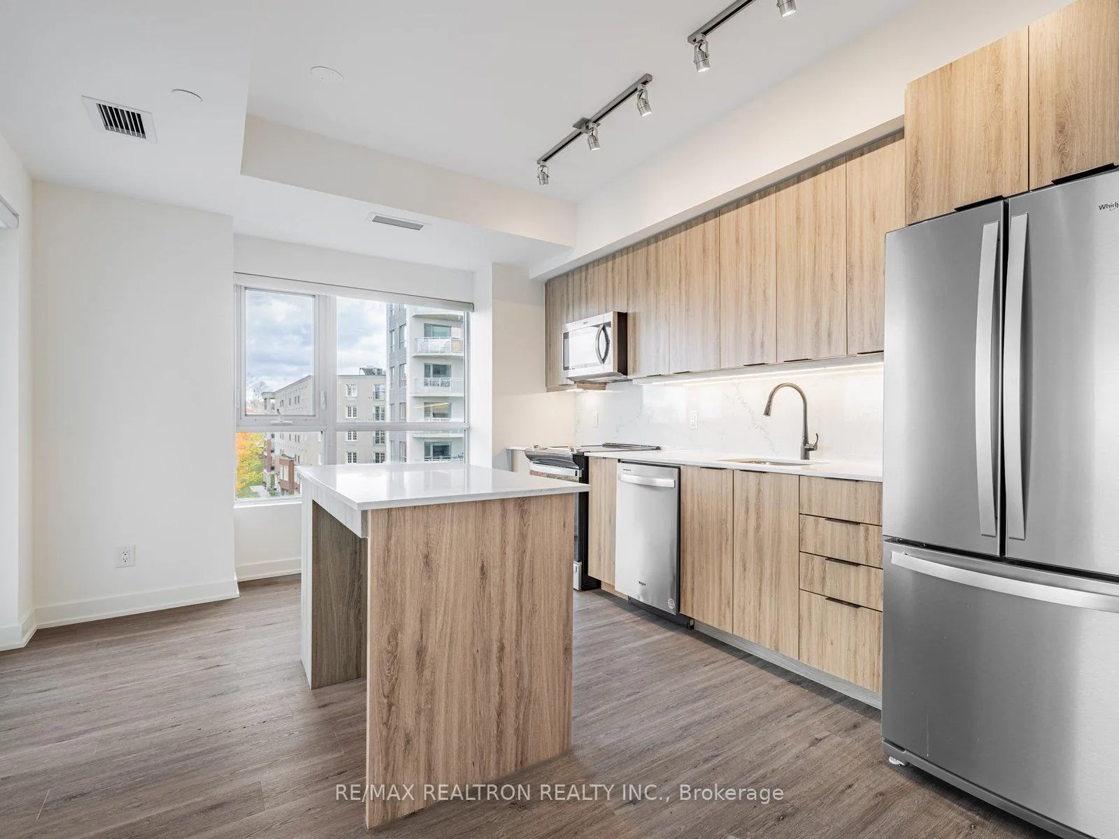 Photo 17 of Unit 506, 56 Lakeside Terrace, Barrie, Little Lake — HOMEH