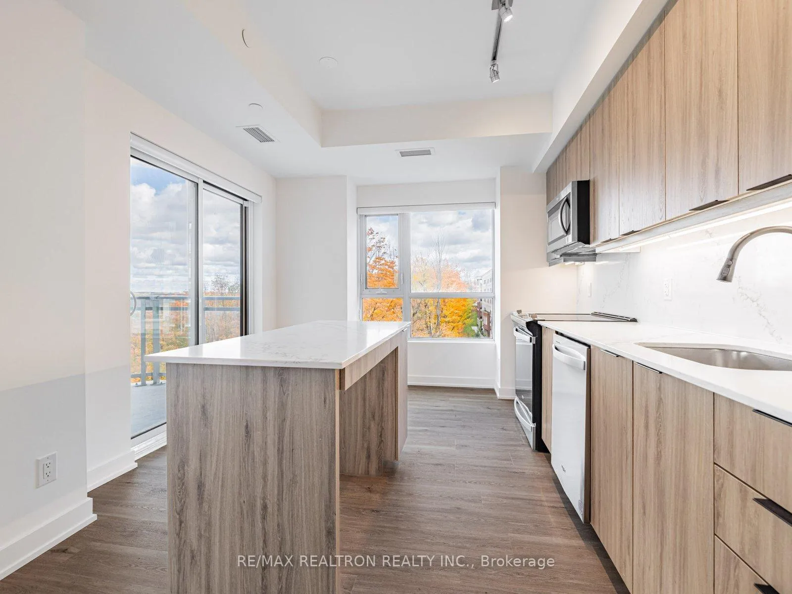 Photo 18 of Unit 506, 56 Lakeside Terrace, Barrie, Little Lake — HOMEH