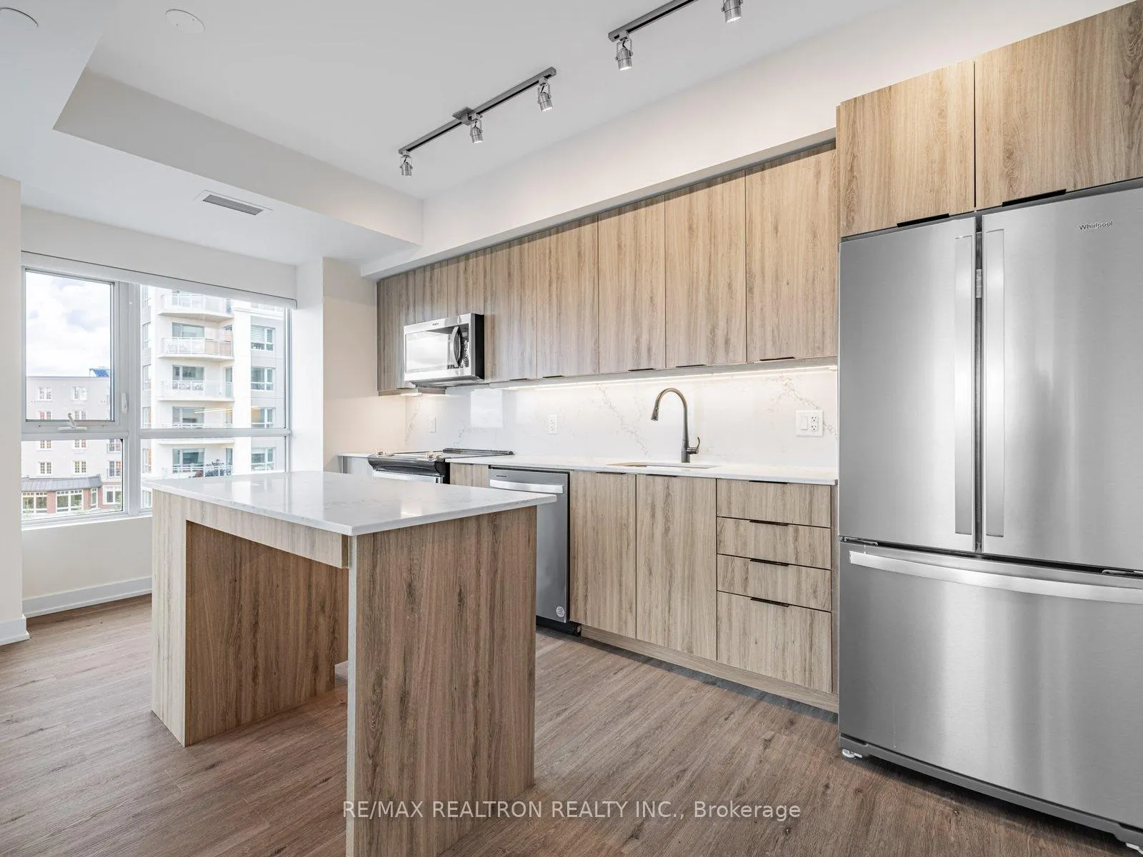 Photo 19 of Unit 506, 56 Lakeside Terrace, Barrie, Little Lake — HOMEH