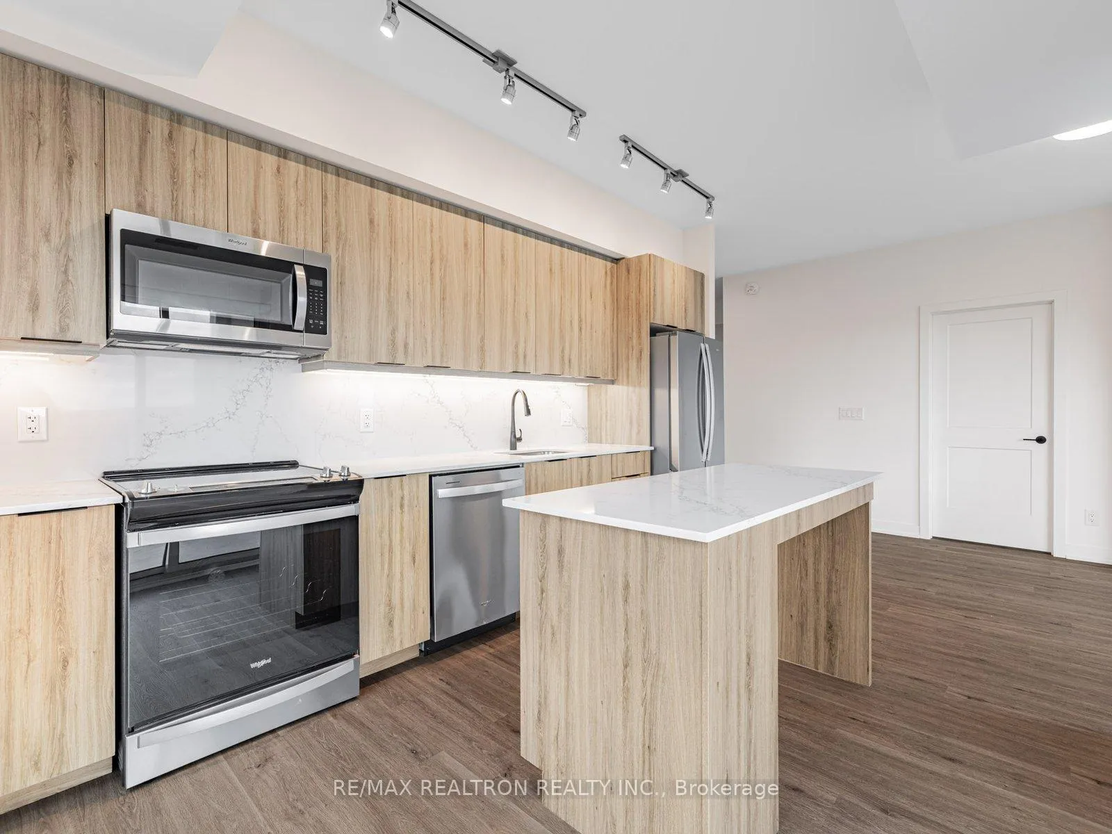 Photo 21 of Unit 506, 56 Lakeside Terrace, Barrie, Little Lake — HOMEH