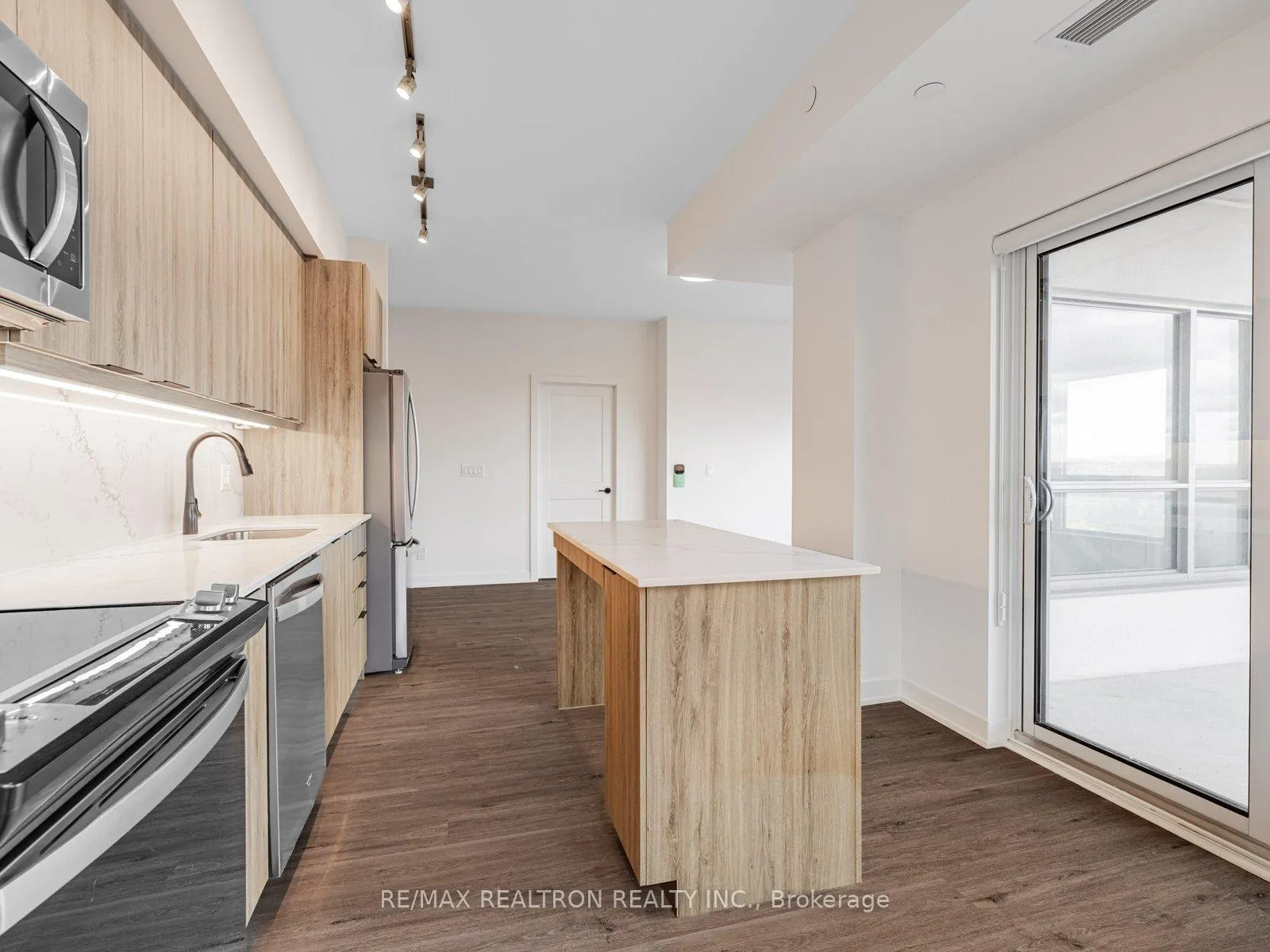 Photo 22 of Unit 506, 56 Lakeside Terrace, Barrie, Little Lake — HOMEH