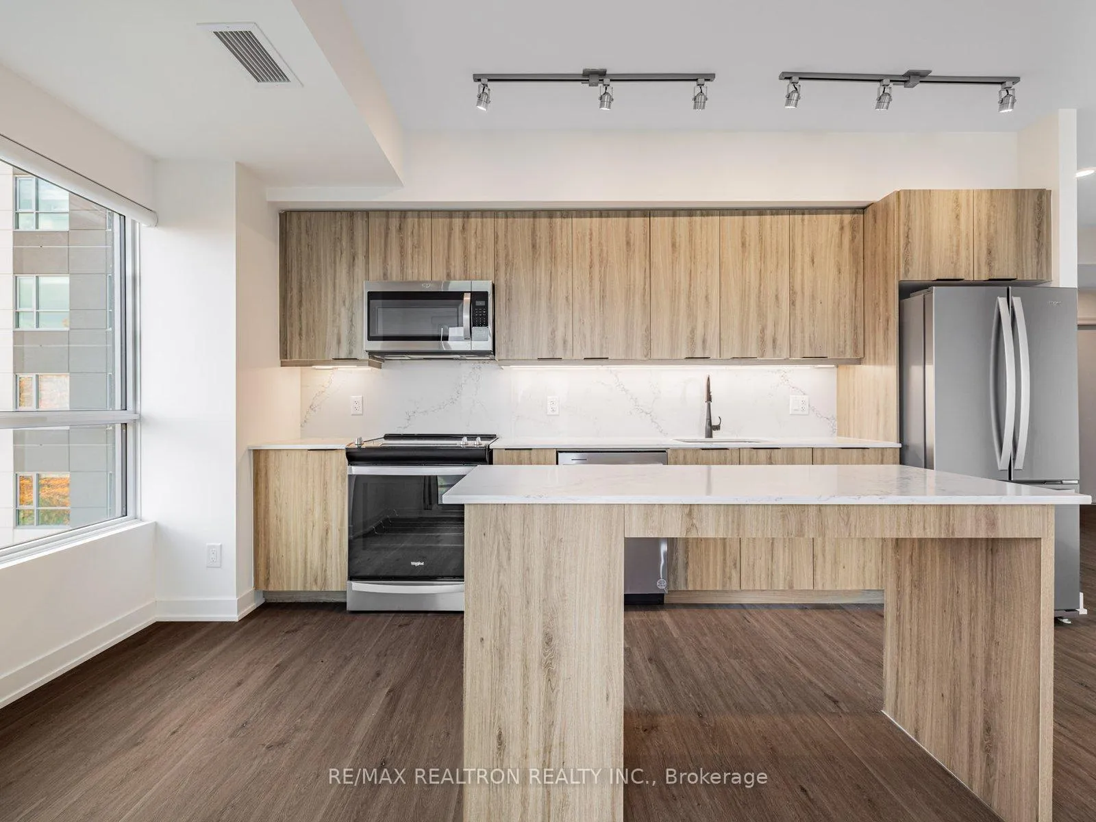 Photo 23 of Unit 506, 56 Lakeside Terrace, Barrie, Little Lake — HOMEH