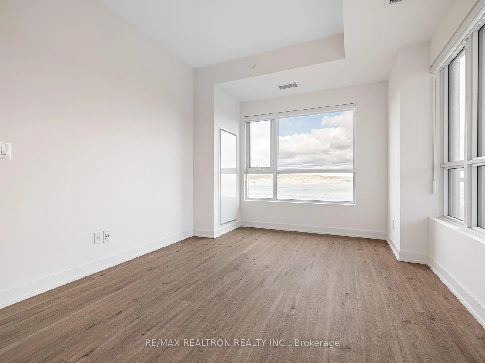 Photo 27 of Unit 506, 56 Lakeside Terrace, Barrie, Little Lake — HOMEH