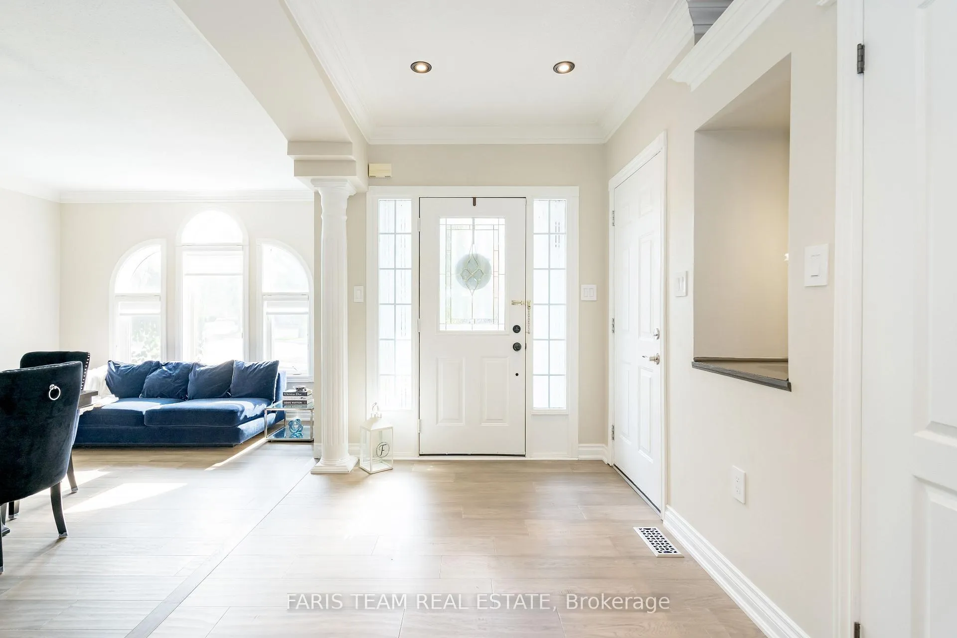 Photo 3 of 18 Todd Drive, Barrie, Innis-Shore — HOMEH
