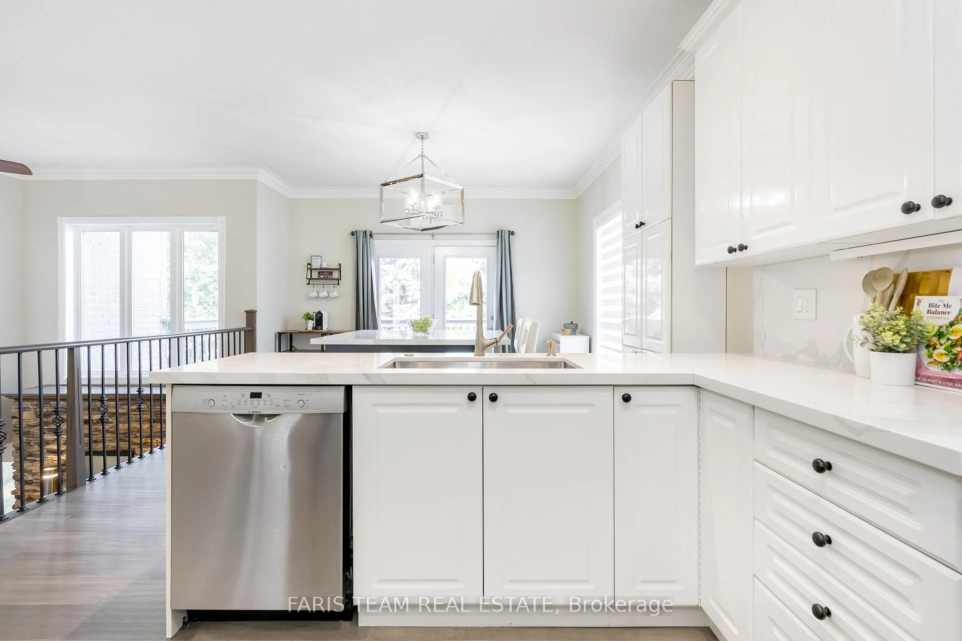 Photo 6 of 18 Todd Drive, Barrie, Innis-Shore — HOMEH